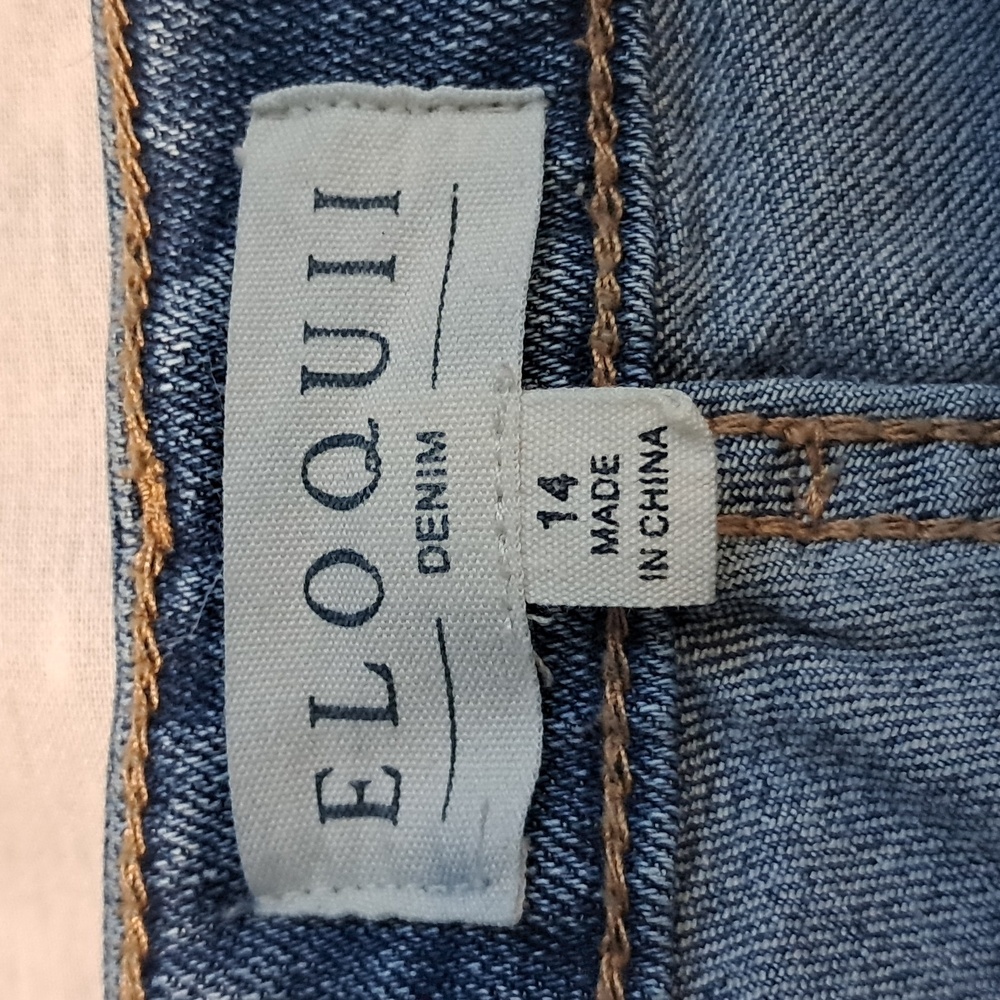 Eloquii Classic Split Leg Jeans. Size 14. Medium Wash. - Picture 12 of 15